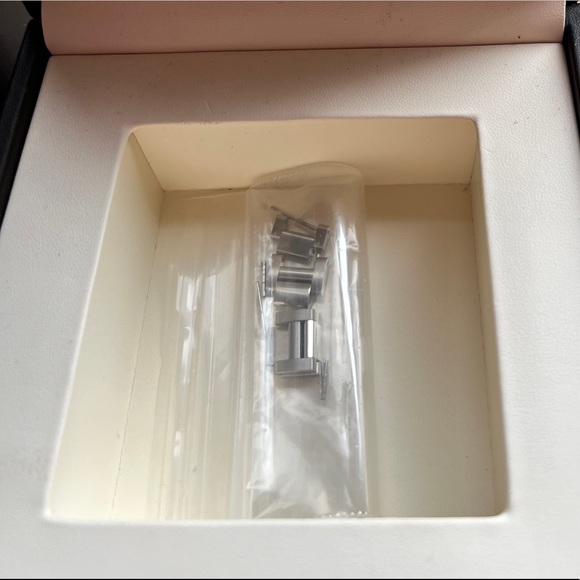 ⭐️HOST PICK ⭐️ Tag Heuer Ladies 32mm Aquaracer with Pearl Face & Diamonds - Picture 6 of 9